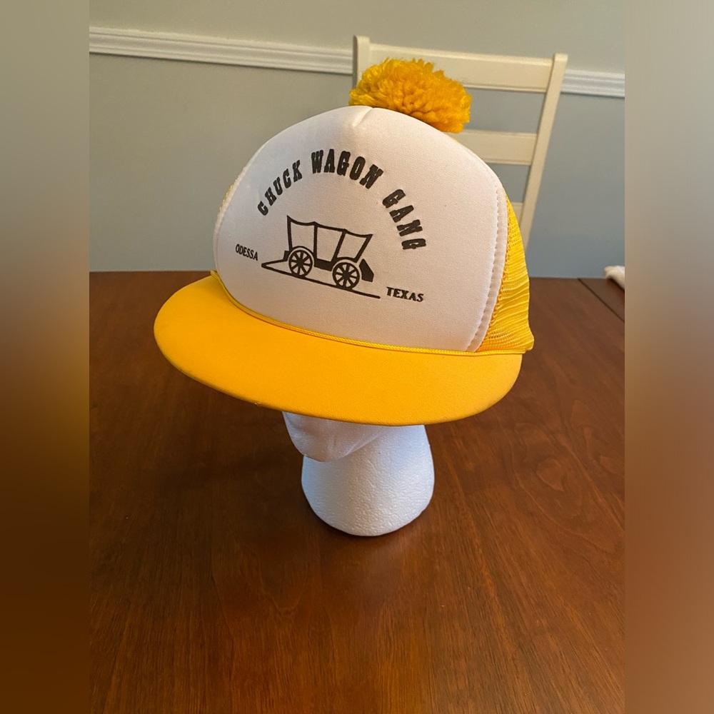 Vintage Short Bill‎ Pom Pom Hat